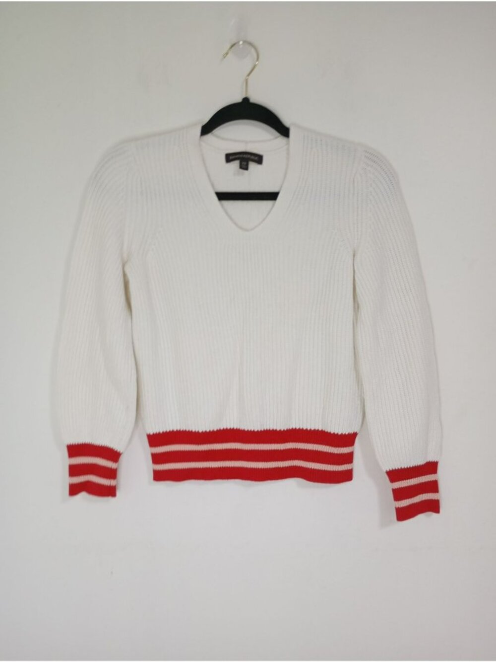 Banana Republic Womens XS White Sweater Red Striped Hem & Cuffs V-Neck Knit